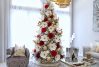 Christmas tree decoration with flowers